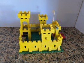 Lego Yellow Castle 375/6075 1981 100%  complete no figures 