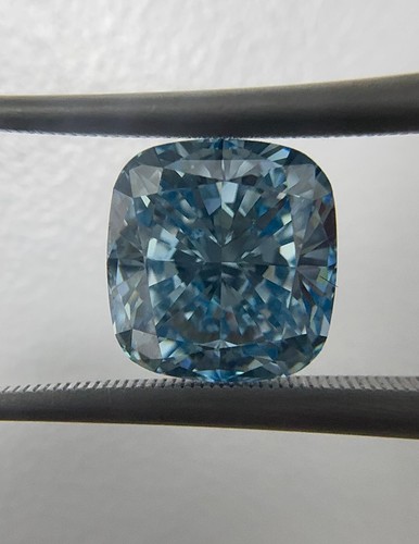 3.17 carat | Lab Created Diamond | Fancy Intense Blue | VVS1 Clarity - Picture 3 of 10