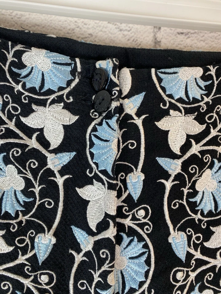 CJ Laing Blue Floral Embroidered Crop Pants Size 2 Fully Embroidered - Image 4 of 4