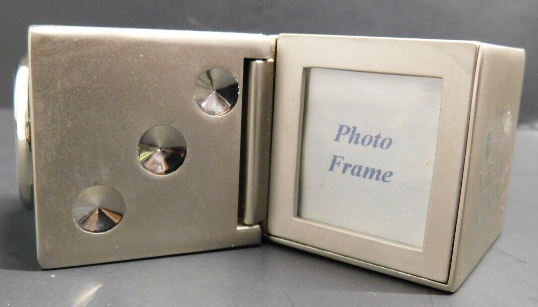 Quartz Watch Clock Grand Casino Silver Dice Photo Frame Art Decor
