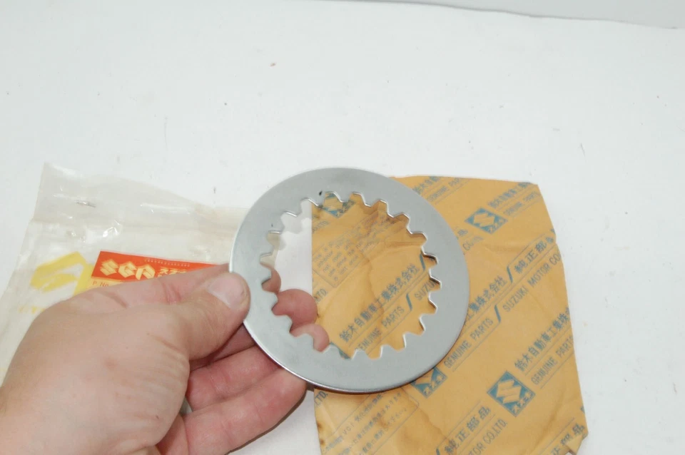 NOS GENUINO SUZUKI 21453-19000 AJUSTADOR, DISCO ACCIONADO POR EMBRAGUE NUEVO ANTIGUO F50 MT50 OEM Foto 4 de 4