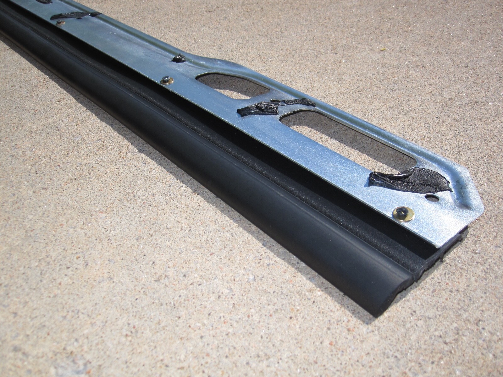 02-2010 LAMBORGHINI MURCIELAGO DRIVERS DOOR GLASS LT BELT MOLDING DEFLUXION SEAL