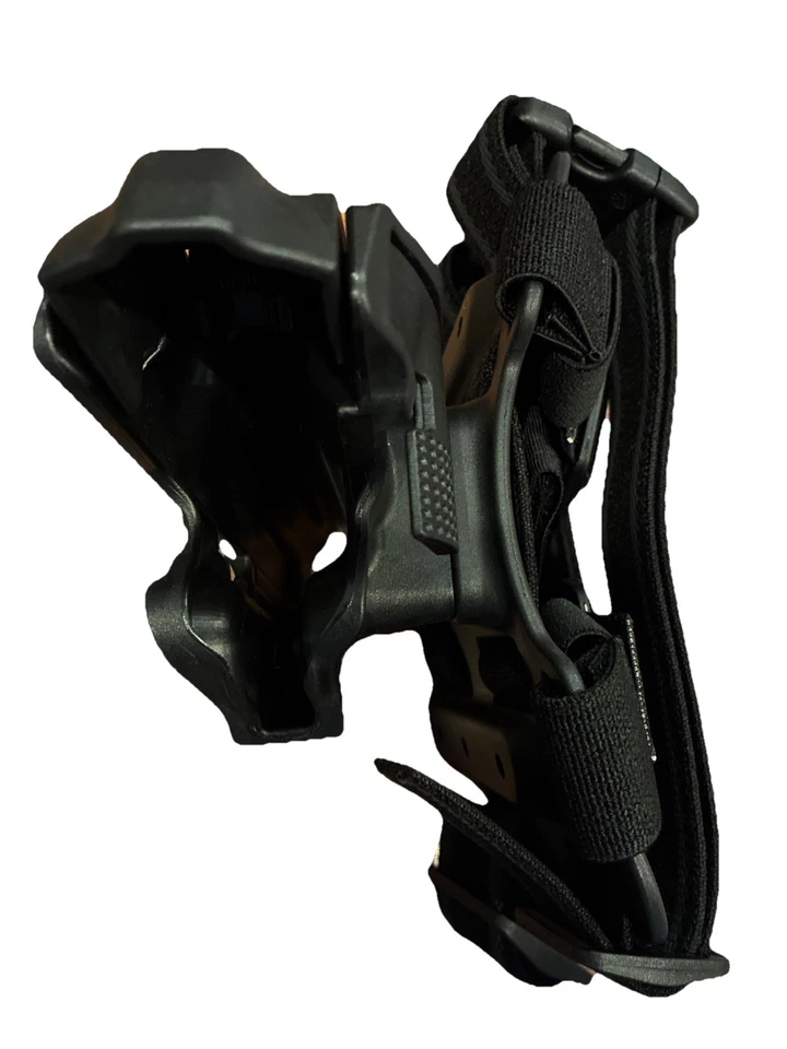 Coldre para mão esquerda Blackhawk Drop Leg Serpa Beretta M92/96 9MM C1370 M9 preto. - Imagem 3 de 4