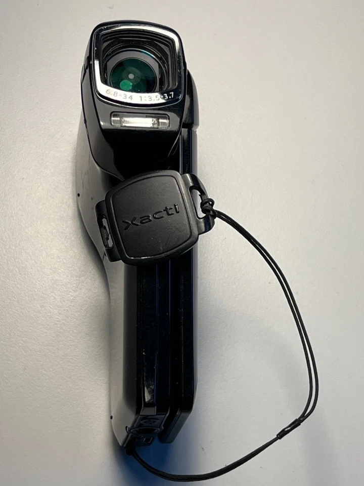 Sanyo Xacti VPC-CG10 MPEG-4 HD 10MP Camcorder Camera TESTED & WRKS- with 2 Batt. - Image 4 of 4