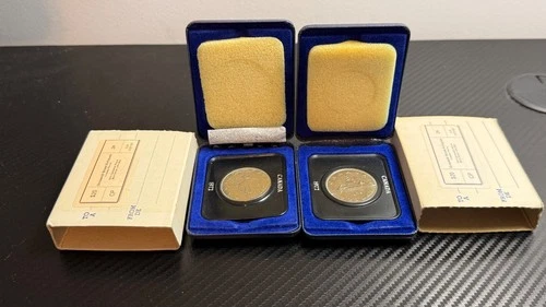 2 x 1972 Canada $1 Silver Dollar in Original Display Box