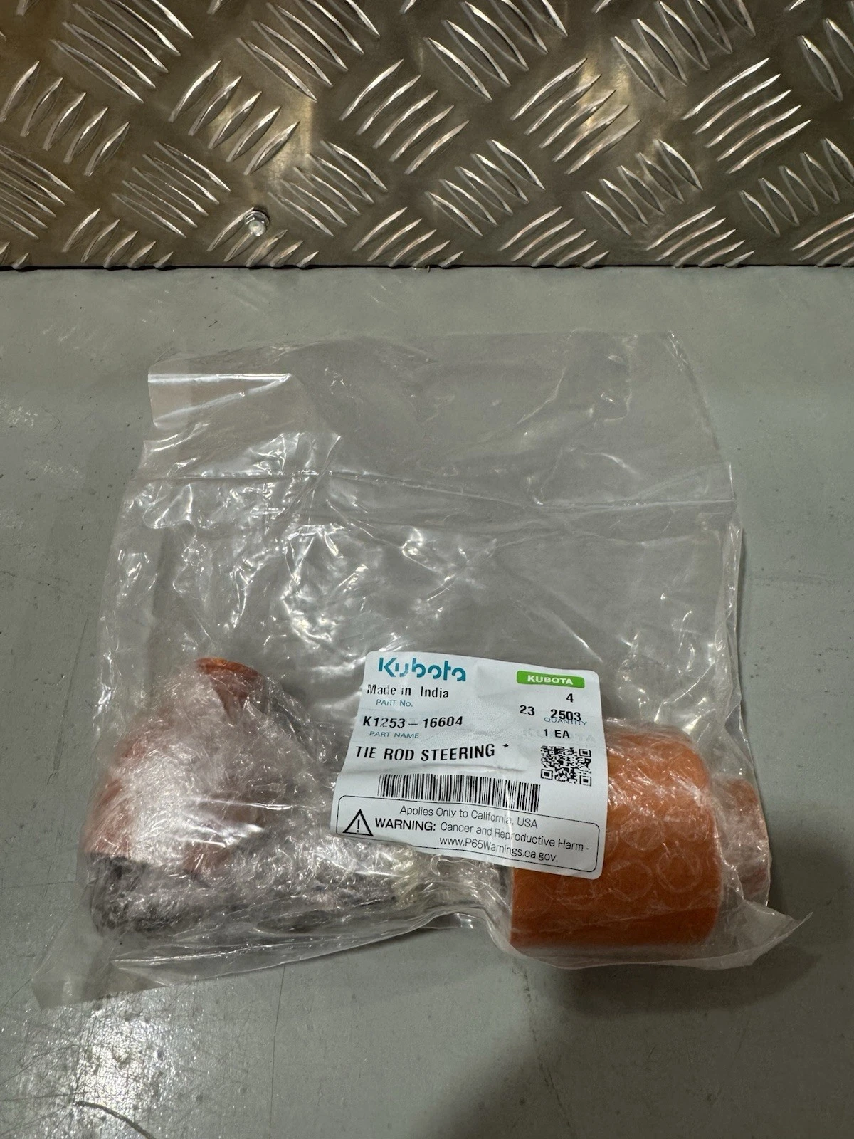 Kubota K1253-16604 Tie Rod Steering Track Rod Brand New Sealed