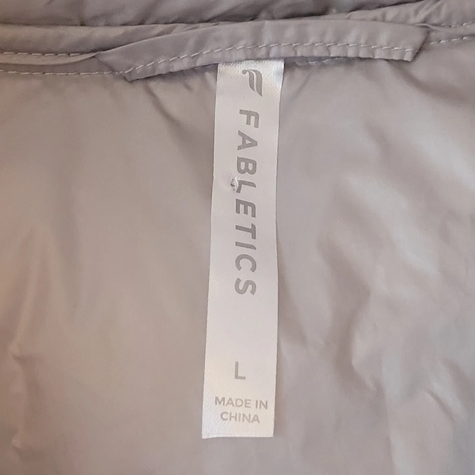Fabletics Puffer Vest Large Womens Silver Full Zipper Pocket Regular Fit - Bild 4 von 4