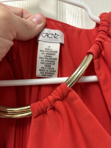 Abito da cocktail rosso senza maniche Cache dettaglio metallo girocollo rouching taglia 10 - Foto 4 di 6