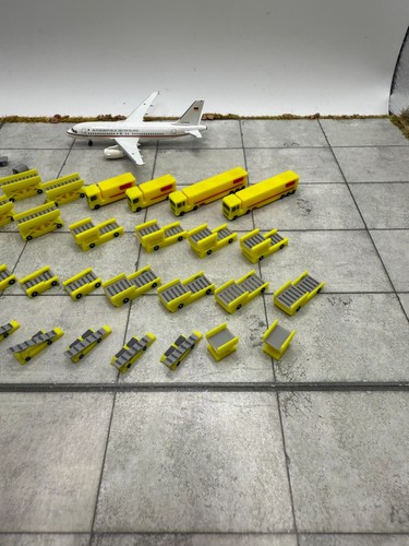 per Herpa Wings 1:500 60+ Cargo Vehicles Set Large GSE/Aeroporto Accessori - Foto 20 di 22