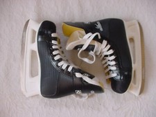 CCM Cyclone 90 Ice Skates Size 3 Junior