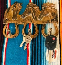 Cast iron 3 Hook Wall Key Holder 8" x 6" Horses  with Horse Shoes