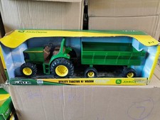 ERTL John Deere Agricultural Vehicle Tractor Set with Trailer 1/32
