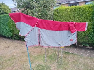 Alfombra Swish Equestrian de ajuste ancho para mantenerse seco/impermeable para moscas y cuello fijo 7 pies excelente estado