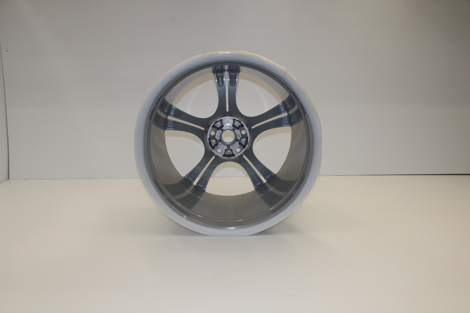 McLaren 12C Rear Wheel Silver P/N 1211B0087CPGSW02