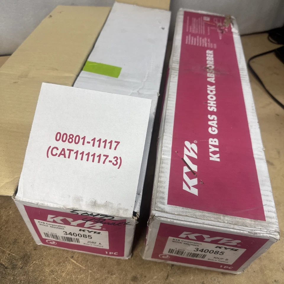 KYB Front Left Right Shock Absorbers Toyota FJ Cruiser 4RUNNER GX460 2010- 2024 Foto 2 de 2