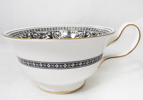 FLORENTINE BLACK by Wedgwood Peony Tea Cup & Saucer NEW NEVER USED England - Picture 12 of 16