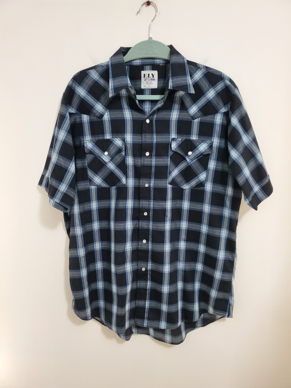 ELy CATTLEMAN Short Sleeve Pearl Snap Farmers Shirt. Black Blue GraySize LARGE.