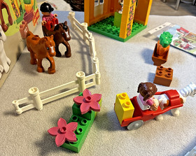 LEGO DUPLO 4974 LEGO VILLE * Equestrian Farm with 2 Figures, 1 Cat + 3 Horses with Original Box *EXCELLENT*