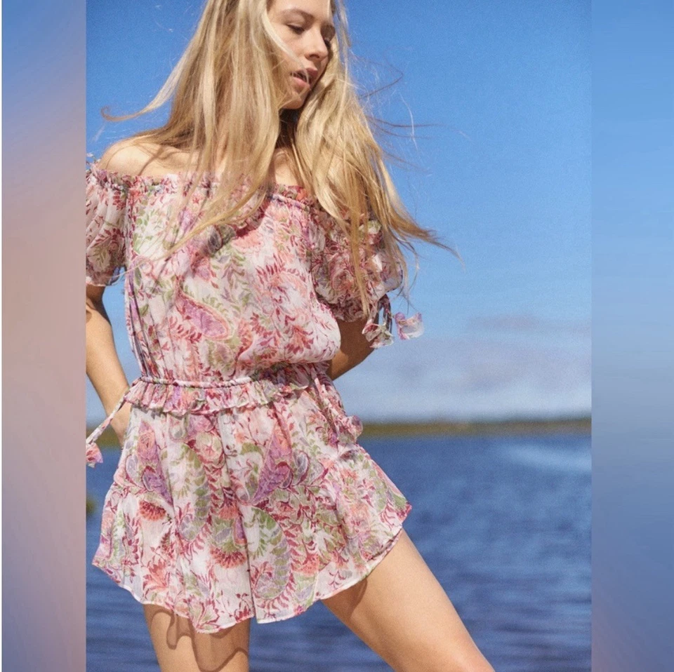 Mameluco Misa Los Angeles x Revolve Yael en Rainbow Paisley Foto 3 de 4