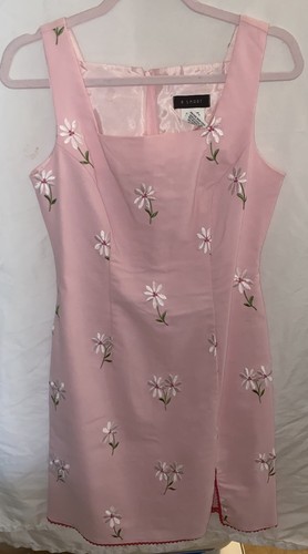 Vintage Y2K B elegante corpo rosa con fiori ricamati Barbie core taglia 7/8 Med usato in ottime condizioni