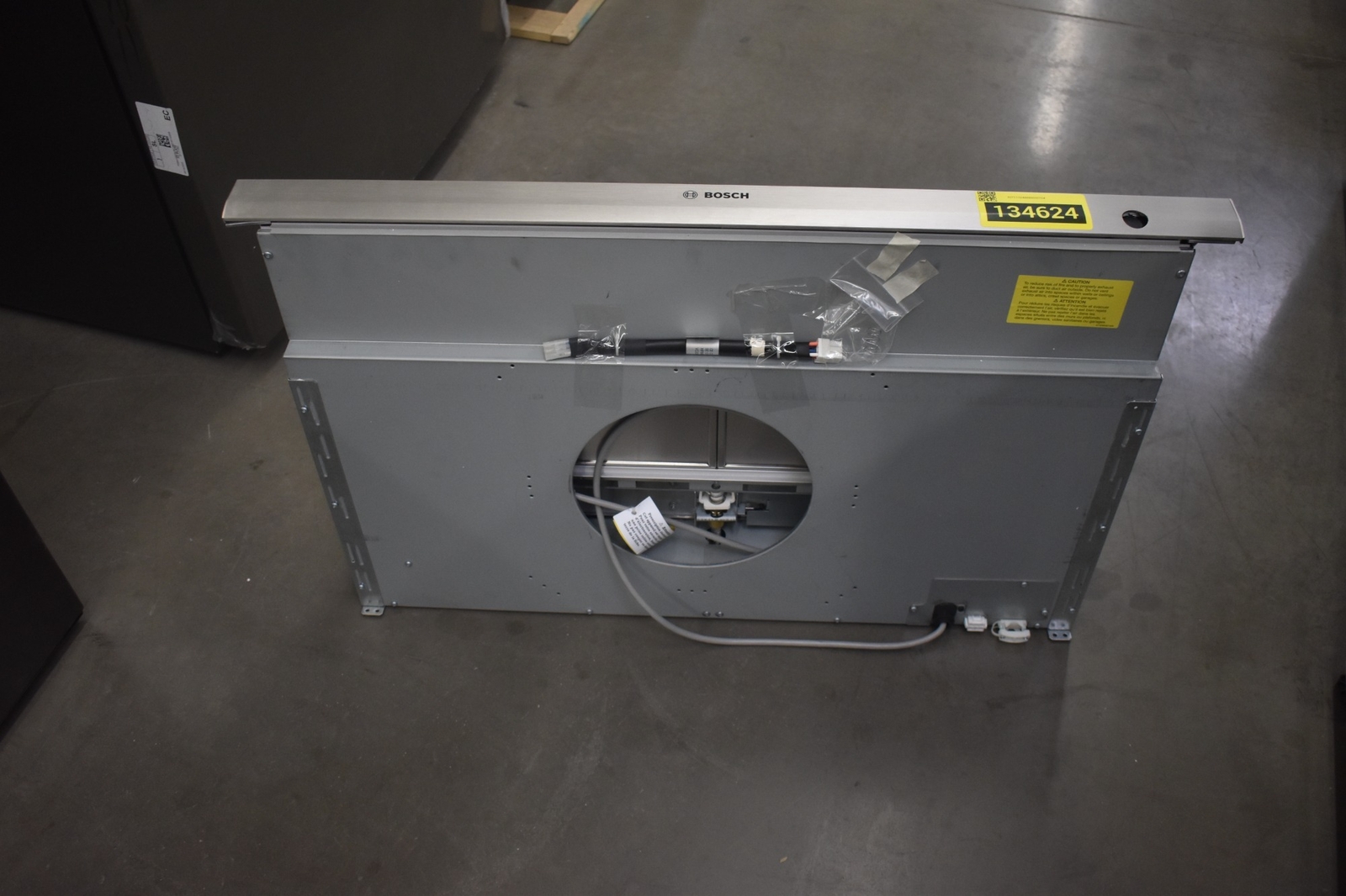 Bosch DHD3614UC 36" Downdraft Vent Range Hood Out of Box Scratch/Dent