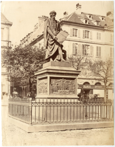 France, Strasbourg, statue de Gutenberg Vintage albumen print, Tirage albuminé - Afbeelding 1 van 1