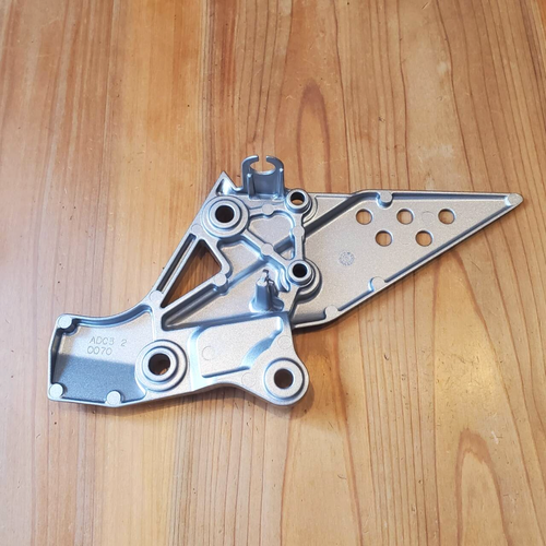 KAWASAKI Genuine Z750 STAY STEP HOLDER, RH 35063-0314 NEW from JAPAN - Picture 9 of 10