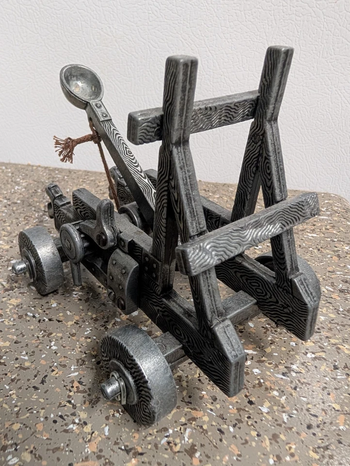 Catapulta de metal medieval en miniatura Foto 4 de 4