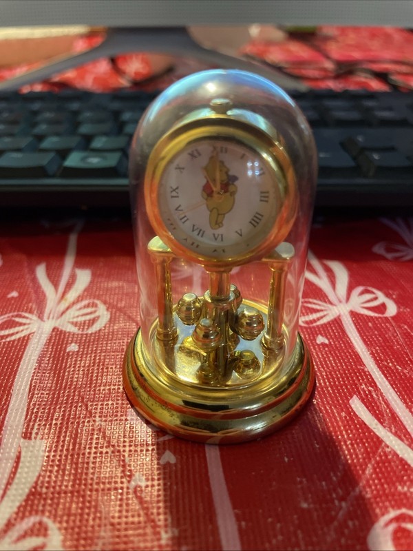 DISNEY VERY VERY RARE WINNIE THE POOH DESK CLOCK MODEL CL0012 NEW BATTERY