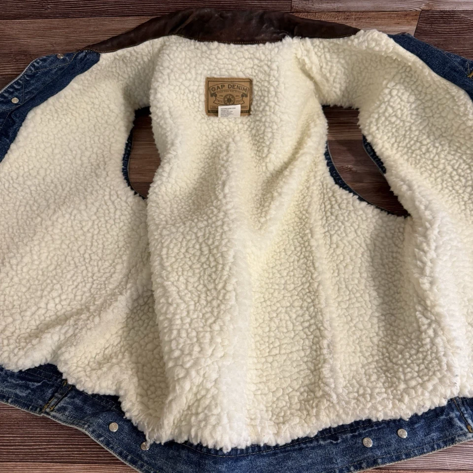 Vintage 90s Gap Denim Vest Sherpa Lined Mens Small Pockets Button Leather Trim - Image 3 of 4