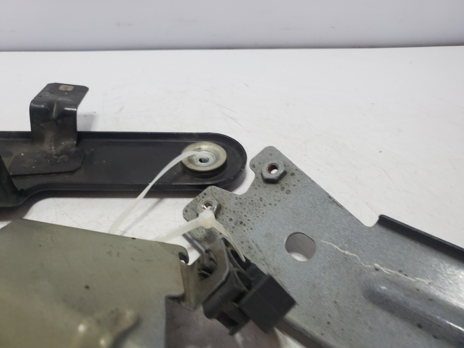 ✅ 14-19 OEM Maserati Ghibli M157 3.0L Front Left Intercooler Bracket Holder