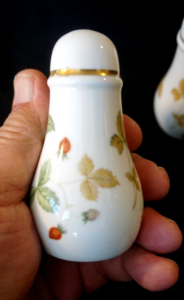 Beautiful Wedgwood Wild Strawberry Salt And Pepper - Image 2 of 3