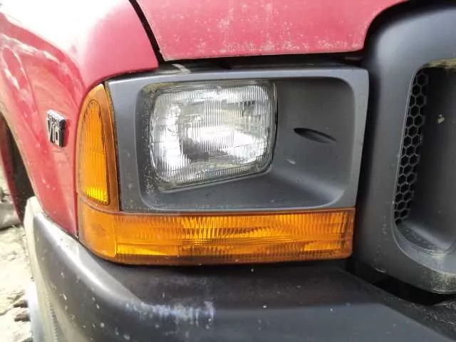 99 00 01 02 03 04 FORD F250 SUPER DUTY R. HEADLIGHT SEALED BEAM HALOGEN 268098