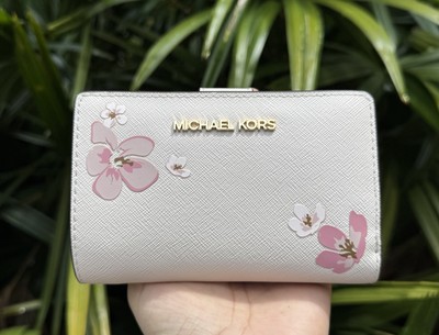 MICHAEL KORS JET SET TRAVEL BIFOLD COIN ZIPPER WALLET LIGHT CREAM