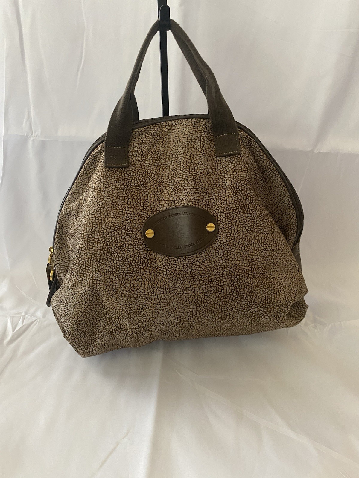 Borsa a tracolla vintage in nylon rosso borbonese da parete