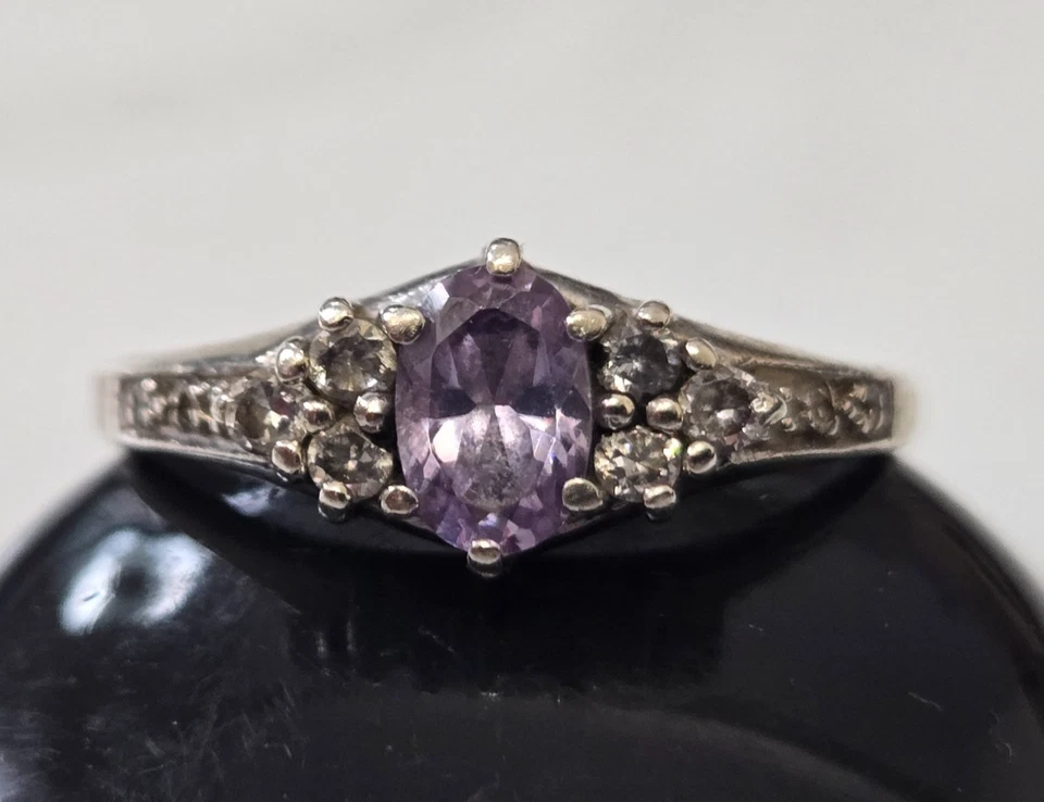 9ct Yellow Gold Ring Cubic Zirconia Stones Full UK Hallmark Ring Size M - Image 2 of 4