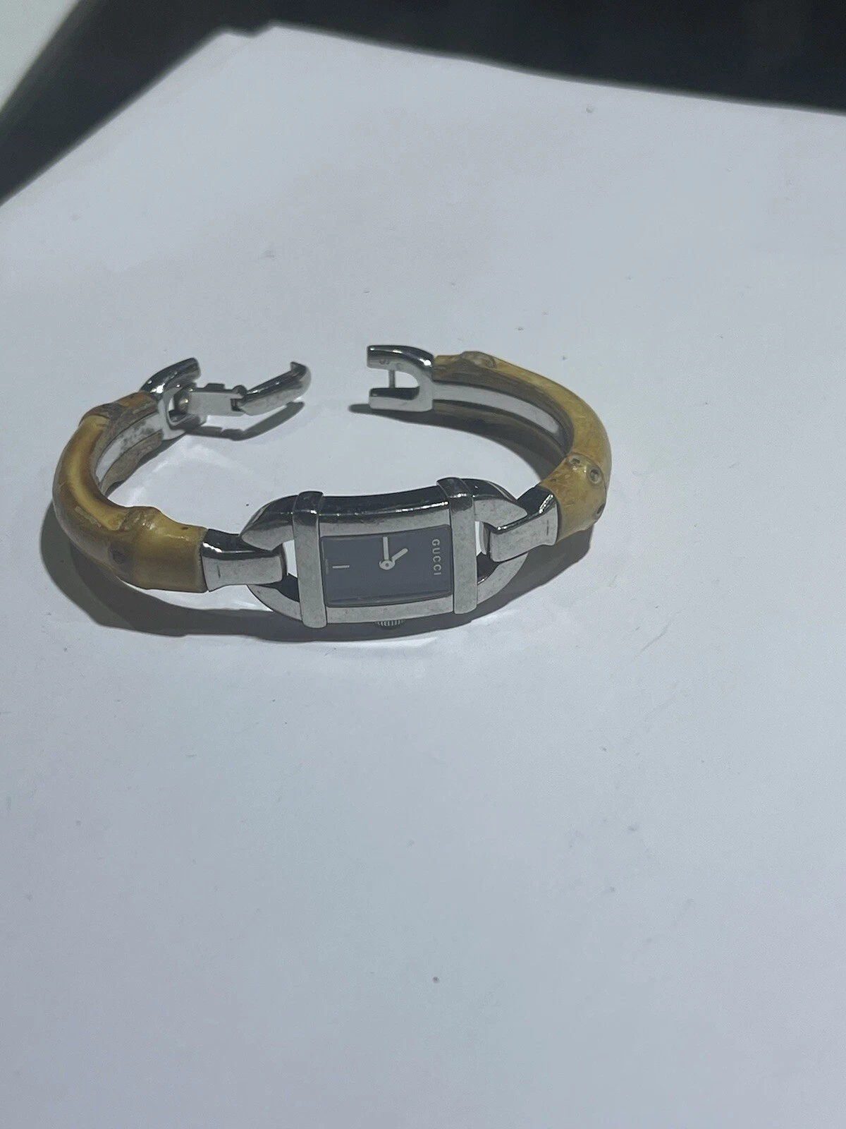 Montre à quartz pour femme Gucci 6800L bracelet en bambou cadran noir acier inoxydable 16 mm