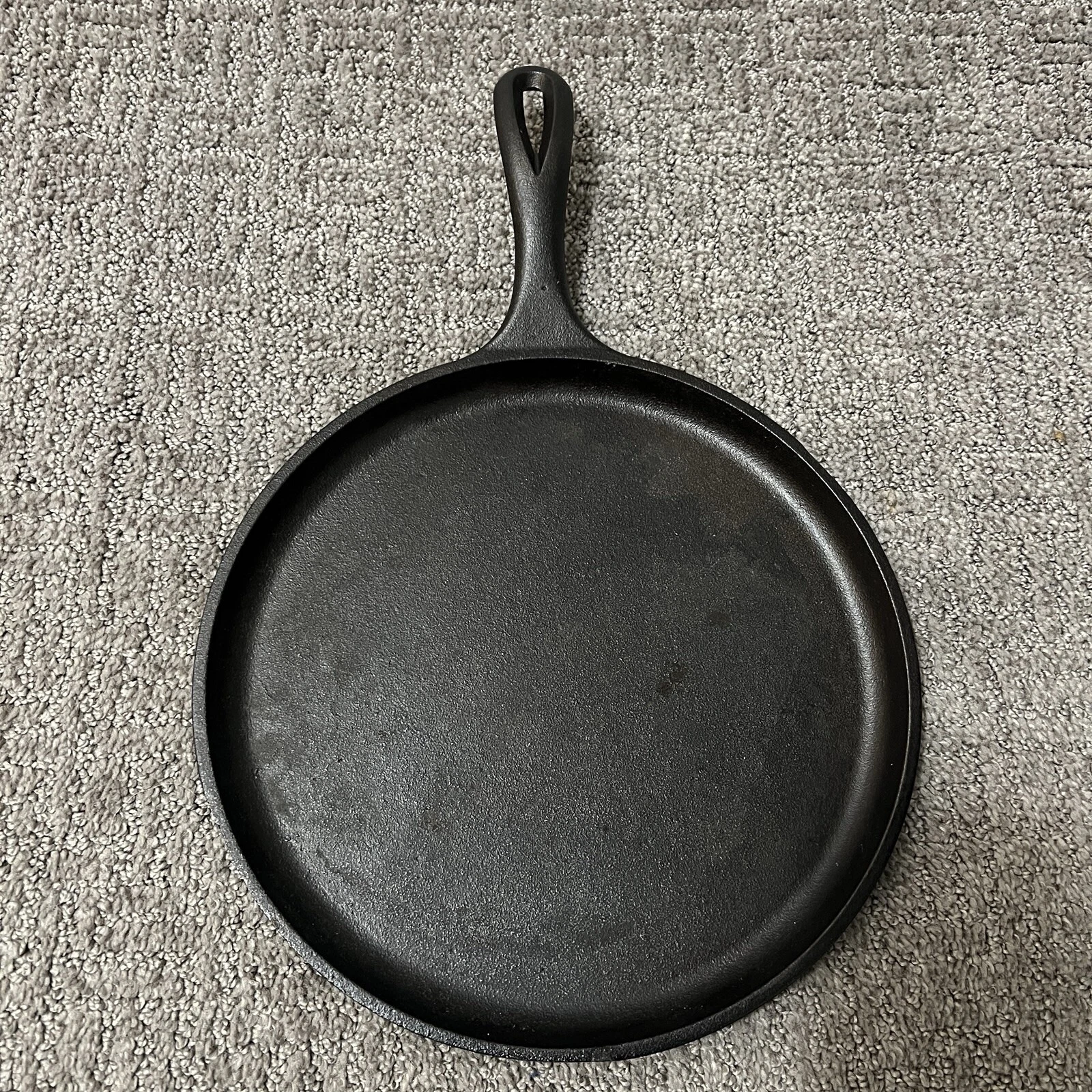 Lodge 4 USA 90G 10.5" Round Cast Iron Flat