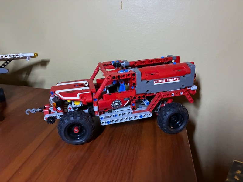 LEGO TECHNIC: First Responder (42075)