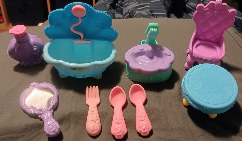 Fisher-Price Little People Disney Princess Bathtub Sink Soap Hand Mirror Table L