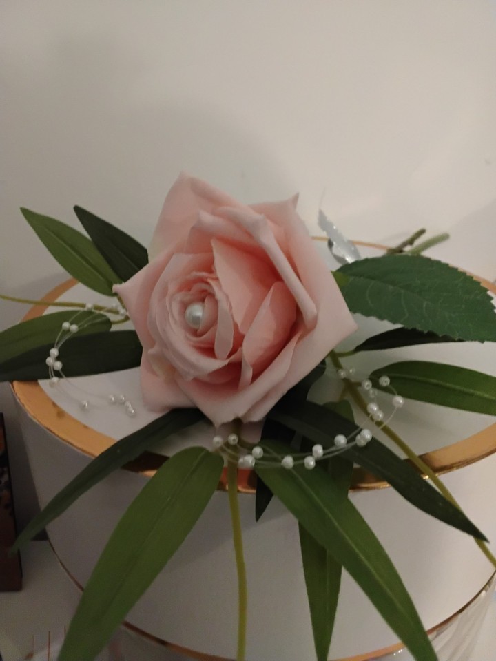 Pink Roses With Perlas Pink Rose With Heart Shaped Small Pearls Center, In Glass Vase, Lovely ...