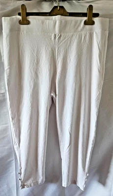 Bonmarche size 18 ladies white cropped leggins button detail on legs Cotton - Image 1 of 4