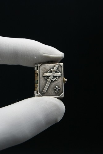 † c.1920 CATHOLIC SHAPED MINIATURE BOOK LOCKET PENDANT 8 HOLY PICTURES FRANCE † - Picture 13 of 15