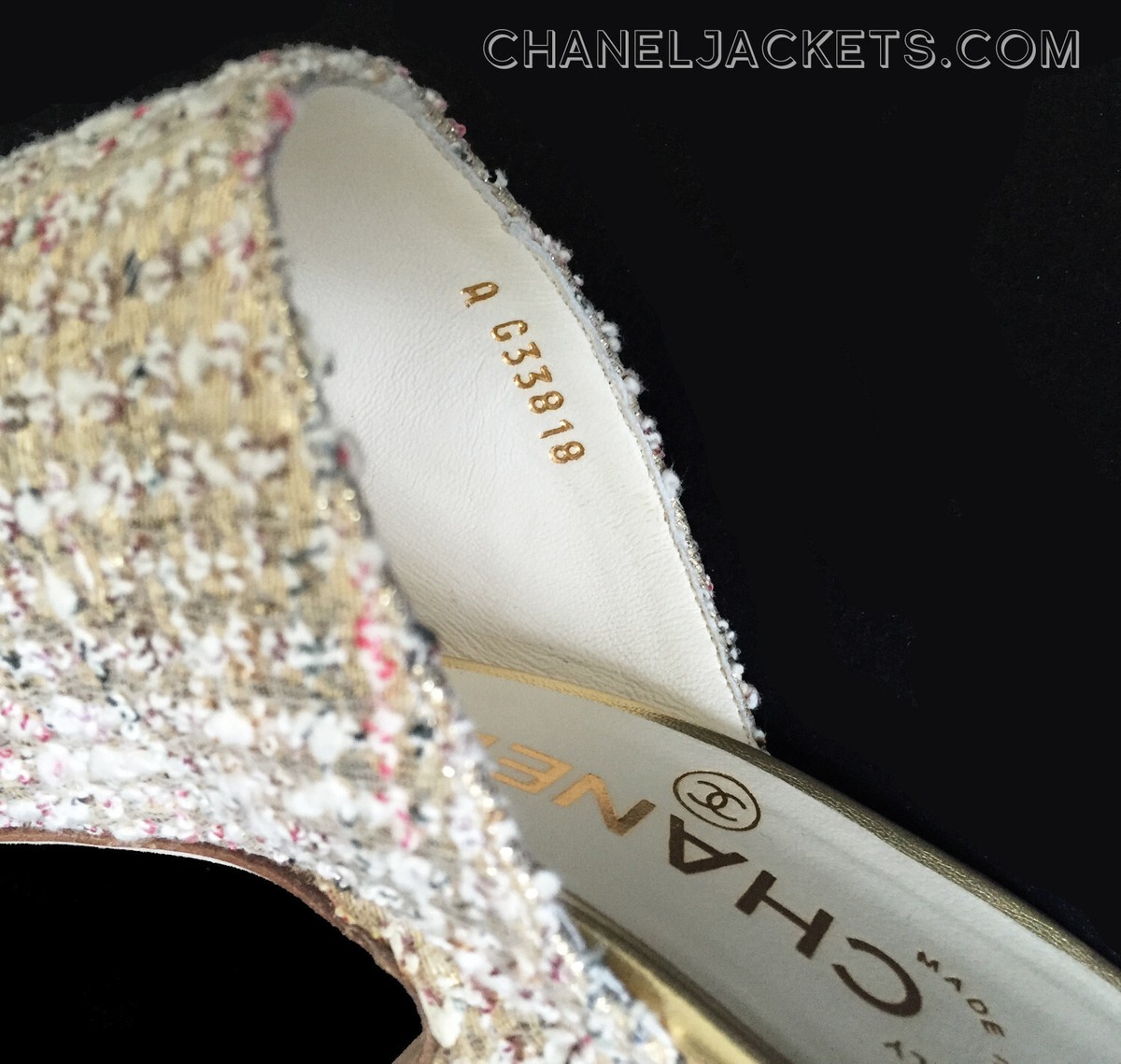 靴 CHANEL CC Print Mule Heels 2000s Chanel Women's CC Block Heeled Mule Sandals Patent Green 2575411