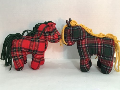 Two (2) Breyer Cloth Horses Ponies Red & Green Plaid Fringed Mane and Tail 2006 - Picture 5 of 10