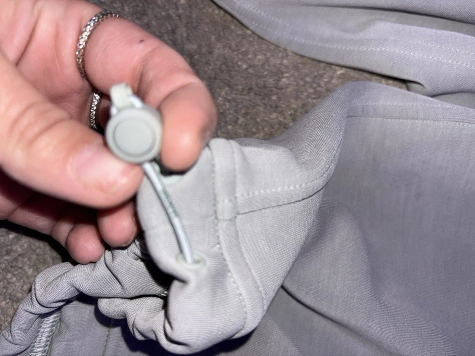 Lululemon Softstreme Cropped Quarto Zíper na Cor Cinza Jade Tamanho 4 - Imagem 3 de 4