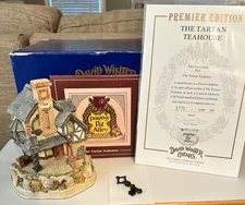 David Winter Cottages 1994 The Tartan Teahouse Premier 1771/3500 w/Key