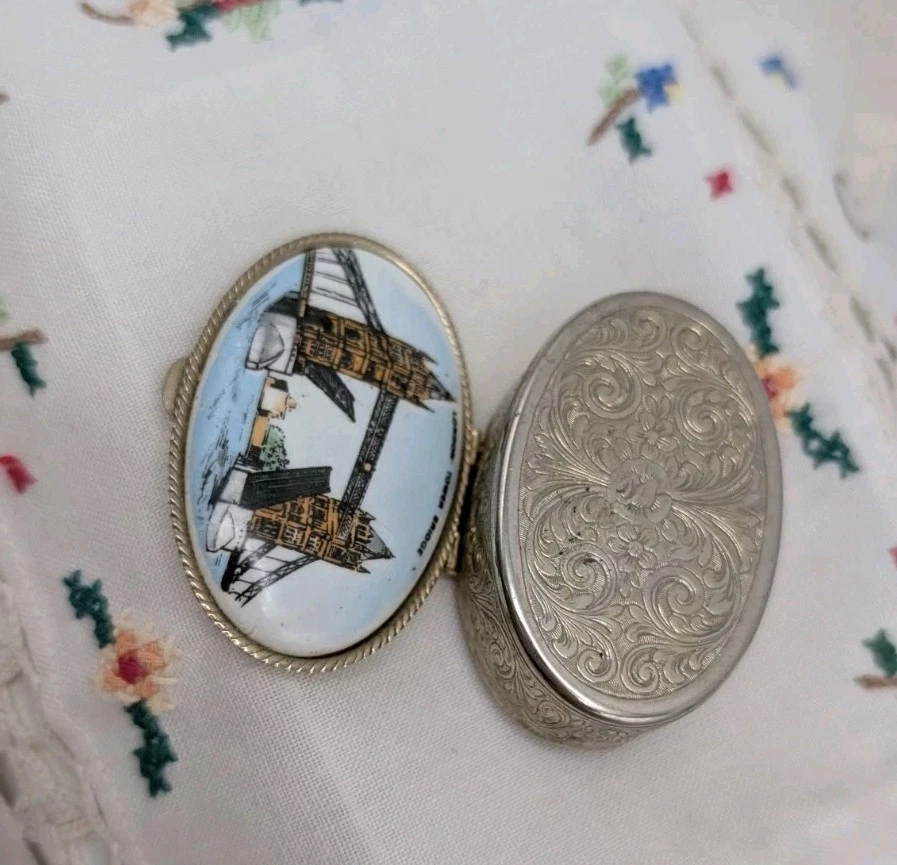 Vintage London Tower Bridge Souvenir Trinket Box Ceramic Lid Metal Oval MCM - Image 4 of 4