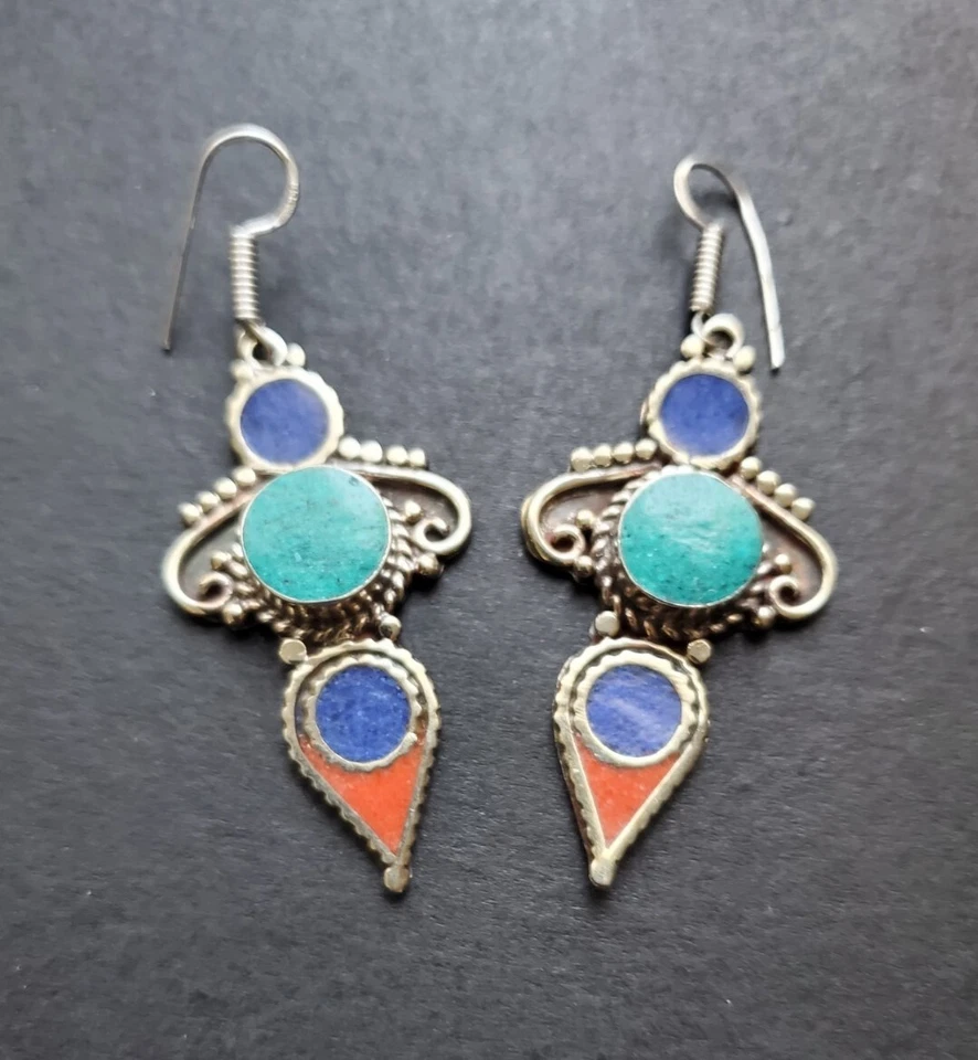 Pendientes de plata 925 enganchada de plata tibetana turquesa, coral y piedra lapislázuli. Foto 2 de 4