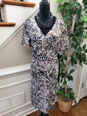 Avenue Women's Black White Polyester V-Neck Short Sleeve